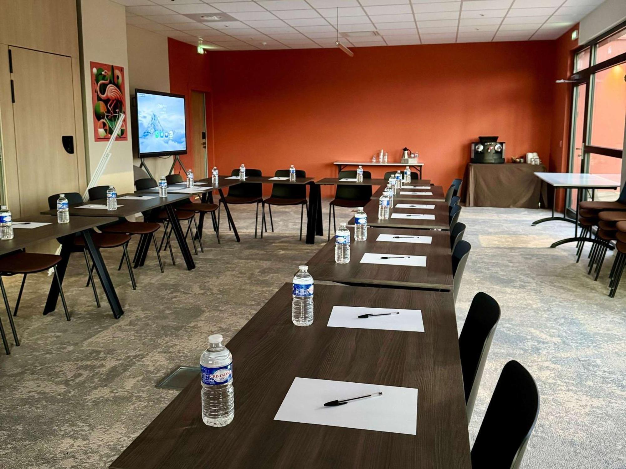 Aparthotel Adagio Access Porte De Camargue Saint-Martin-de-Crau Eksteriør bilde