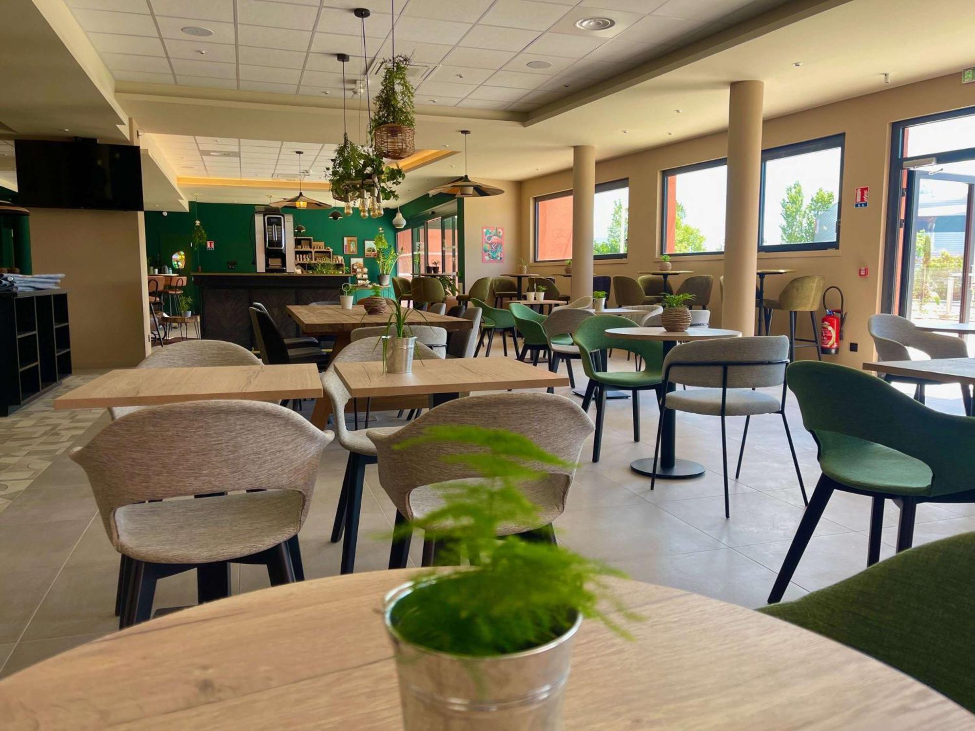 Aparthotel Adagio Access Porte De Camargue Saint-Martin-de-Crau Eksteriør bilde